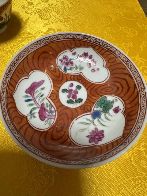 古玩陶瓷木紋釉開光花卉紋粉彩杯真品鑒賞圖