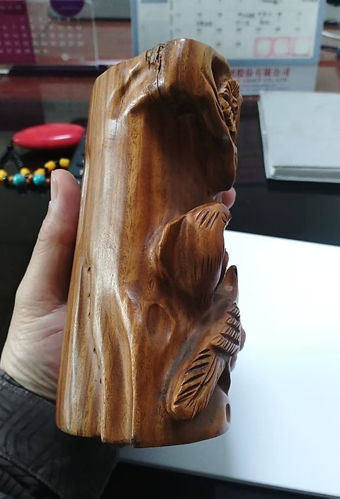 古玩雜項花梨木雕刻制作花鳥筆筒真品鑒賞圖