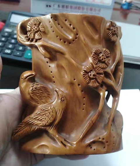 古玩雜項花梨木雕刻制作花鳥筆筒真品鑒賞圖