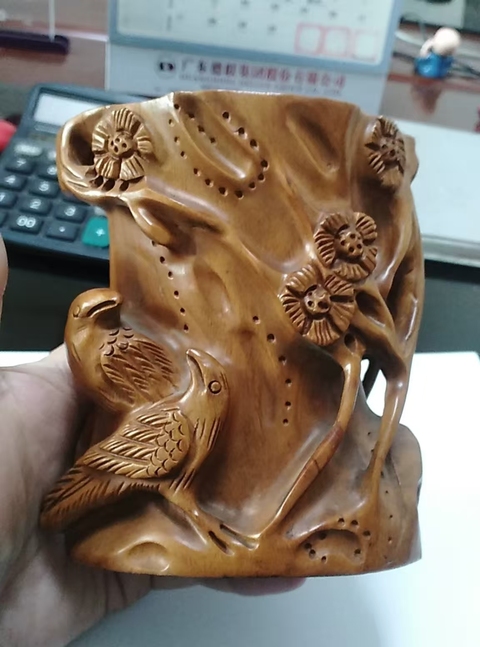 古玩雜項花梨木雕刻制作花鳥筆筒真品鑒賞圖