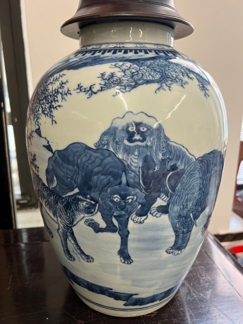 古玩陶瓷青花瑞獸紋罐真品鑒賞圖