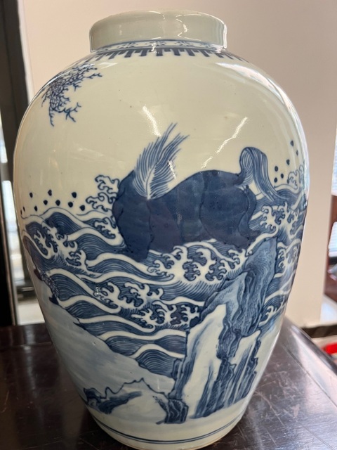 古玩陶瓷青花瑞獸紋罐真品鑒賞圖