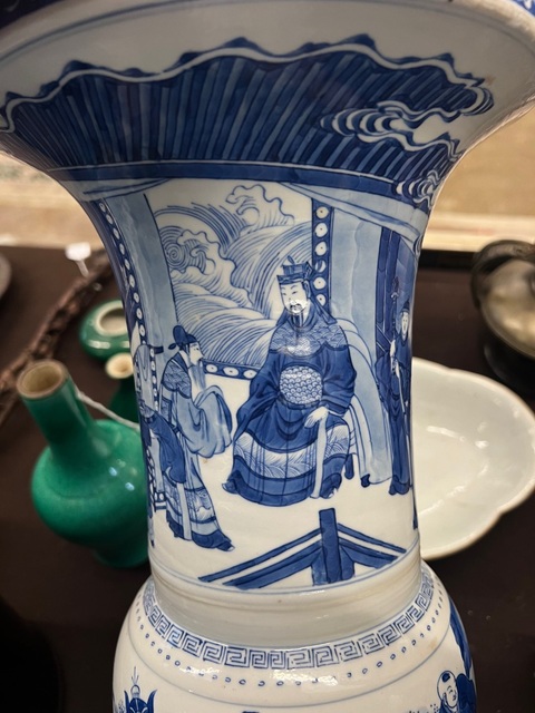 古玩陶瓷青花人物紋鳳尾尊真品鑒賞圖