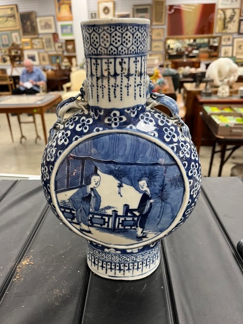 古玩陶瓷光緒仕女青花抱月瓶真品鑒賞圖