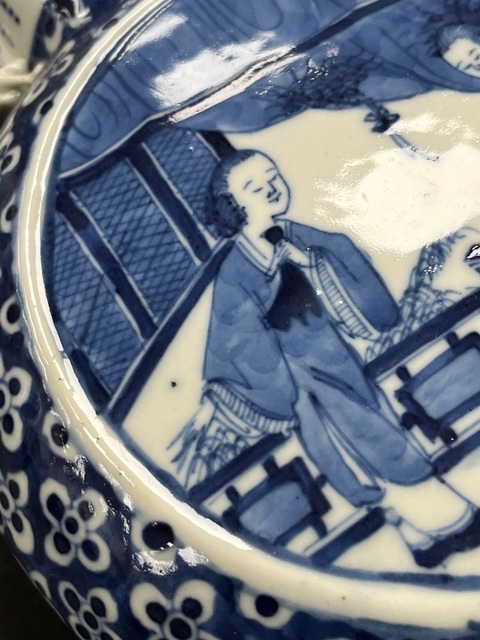 古玩陶瓷光緒仕女青花抱月瓶真品鑒賞圖