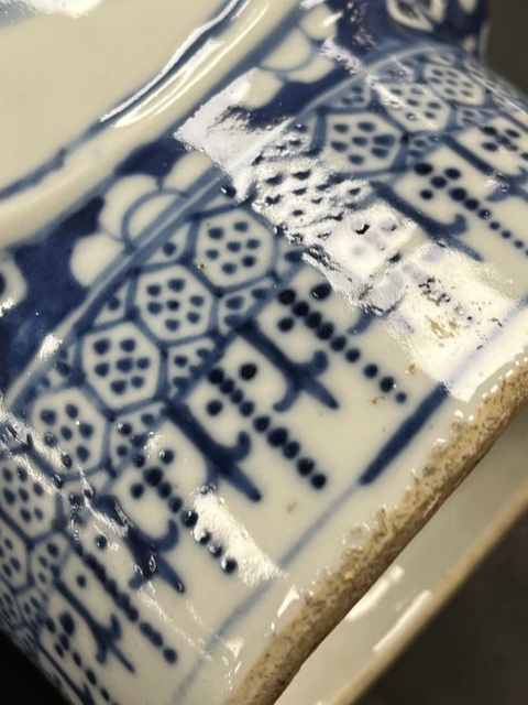 古玩陶瓷光緒仕女青花抱月瓶真品鑒賞圖
