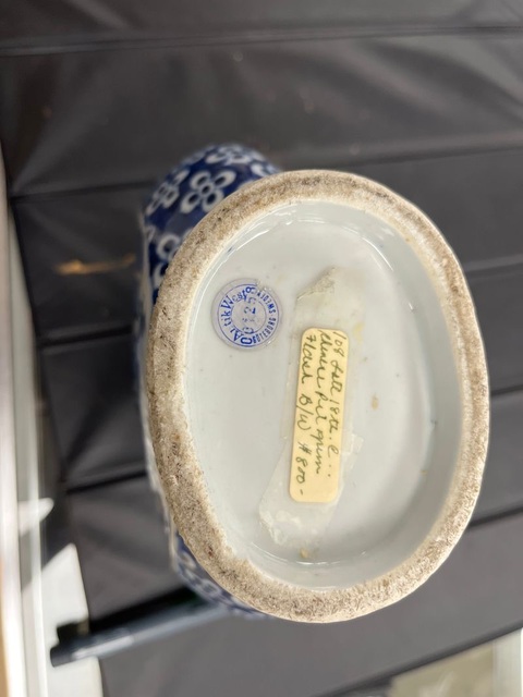 古玩陶瓷光緒仕女青花抱月瓶真品鑒賞圖