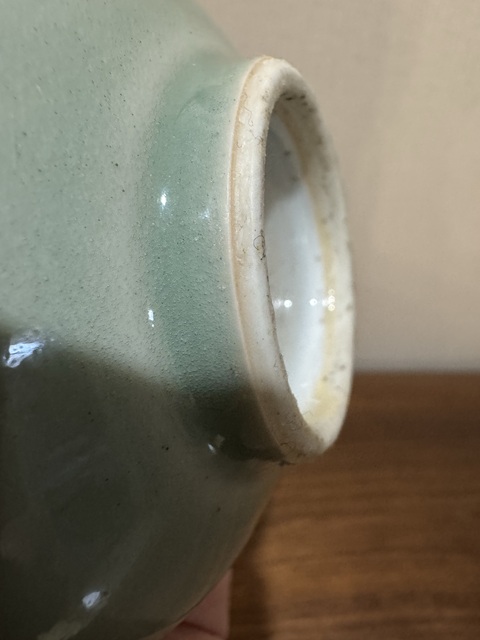 古玩陶瓷豆青釉刻花荸薺瓶真品鑒賞圖