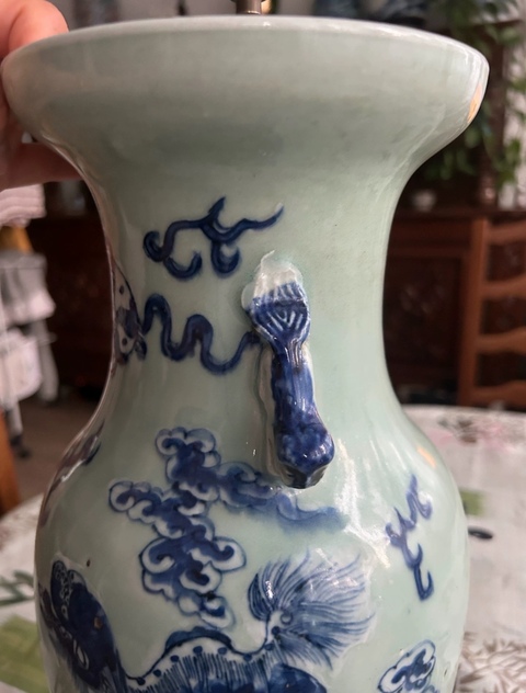 古玩陶瓷豆青青花堆白獅子滾繡球紋雙耳瓶真品鑒賞圖