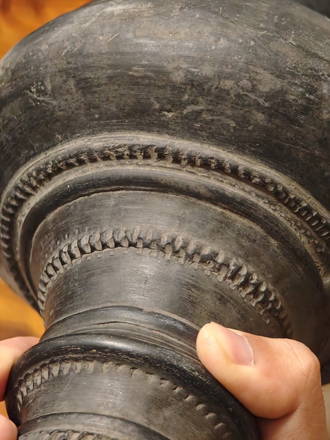 古玩陶瓷黑陶瓶真品鑒賞圖