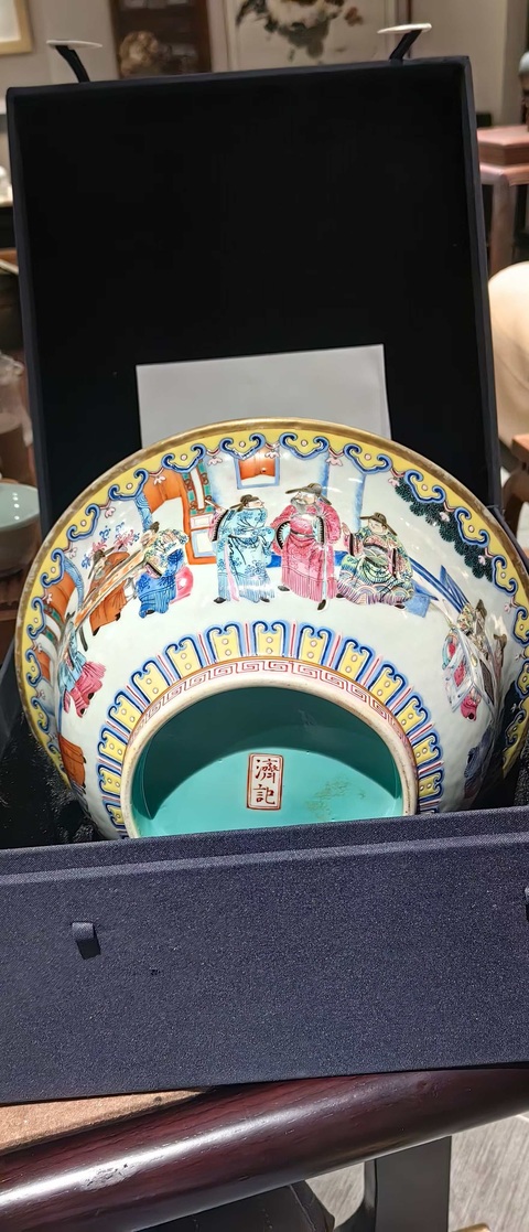 古玩陶瓷粉彩人物碗真品鑒賞圖
