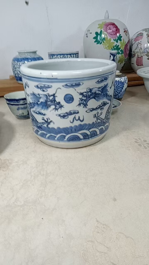 古玩陶瓷龍紋青花圈足筒式香爐真品鑒賞圖