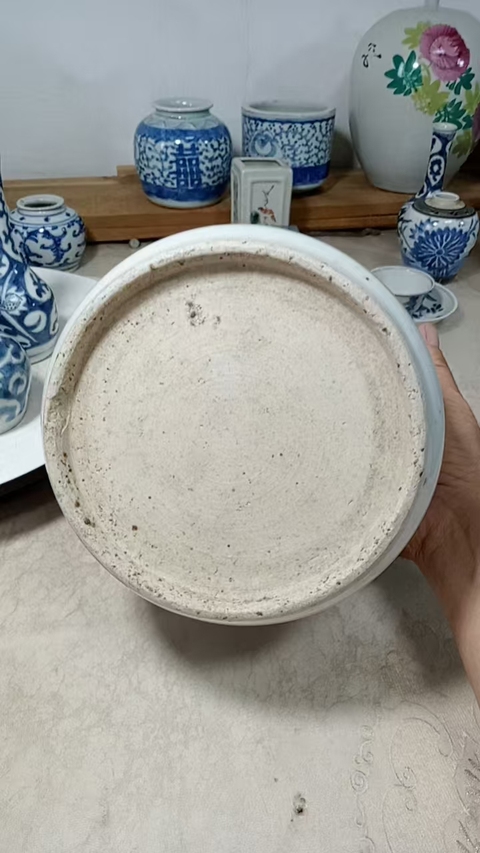 古玩陶瓷龍紋青花圈足筒式香爐真品鑒賞圖