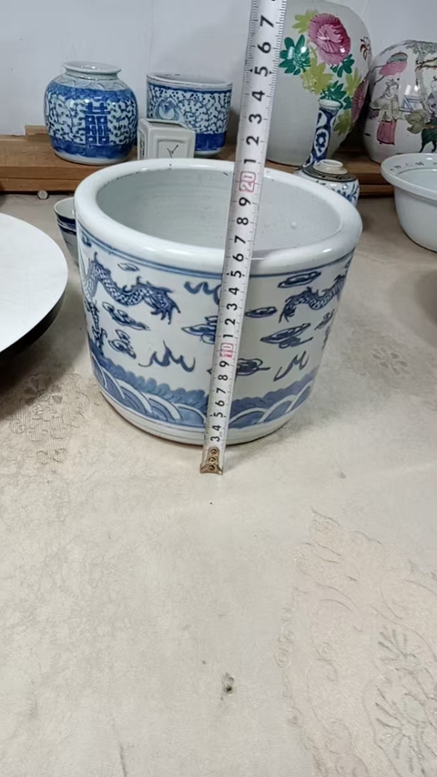 古玩陶瓷龍紋青花圈足筒式香爐真品鑒賞圖