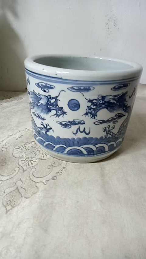 古玩陶瓷龍紋青花圈足筒式香爐真品鑒賞圖