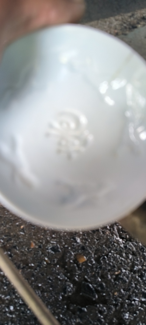 古玩陶瓷白釉印花高足碟真品鑒賞圖