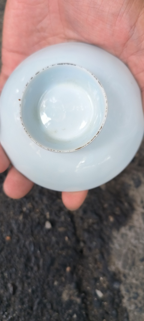 古玩陶瓷白釉印花高足碟真品鑒賞圖