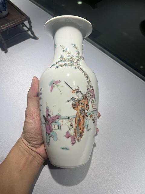 古玩陶瓷人物紋粉彩瓶真品鑒賞圖