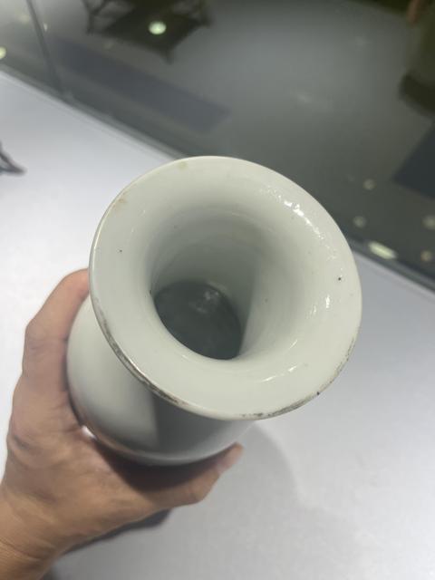 古玩陶瓷人物紋粉彩瓶真品鑒賞圖