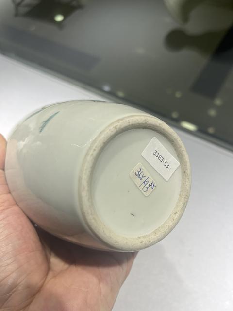 古玩陶瓷人物紋粉彩瓶真品鑒賞圖