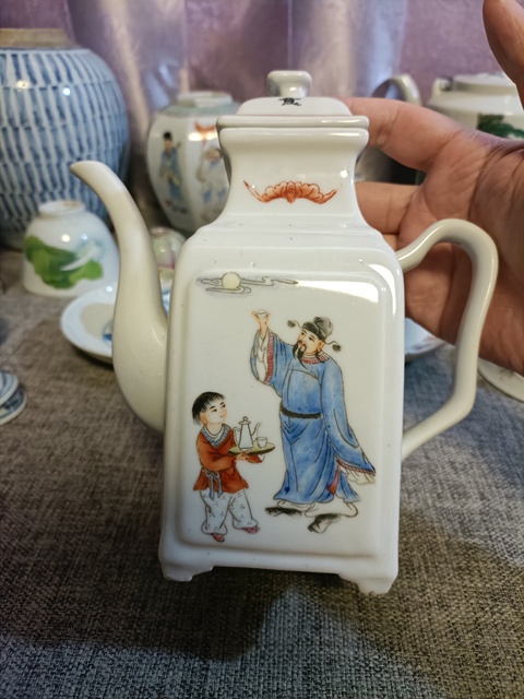 古玩陶瓷粉彩人物故事紋酒壺真品鑒賞圖