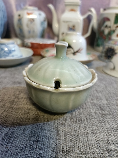 古玩陶瓷冬青釉蓋罐真品鑒賞圖