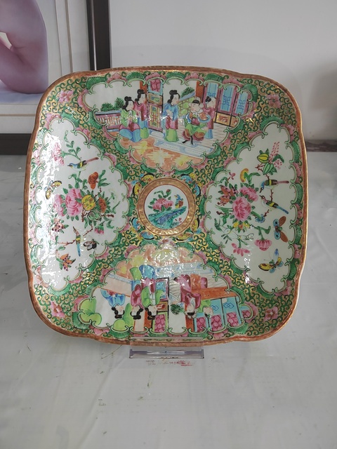 古玩陶瓷人物花鳥蝶紋廣彩盤真品鑒賞圖