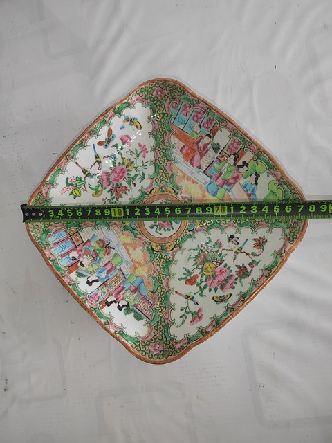 古玩陶瓷人物花鳥蝶紋廣彩盤真品鑒賞圖