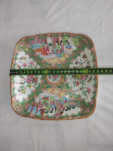 古玩陶瓷人物花鳥蝶紋廣彩盤真品鑒賞圖