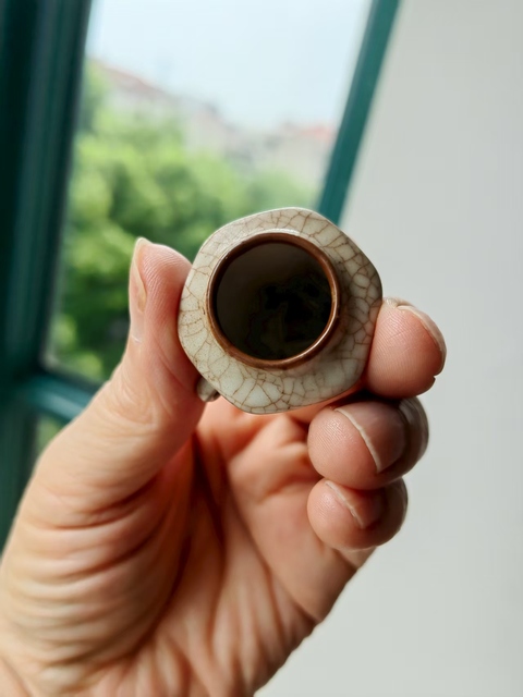 古玩陶瓷哥釉鳥食罐真品鑒賞圖