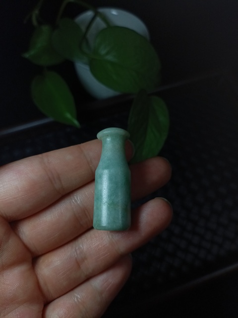 古玩玉器清代翡翠雕“素紋煙嘴”拍賣,當前價格900元