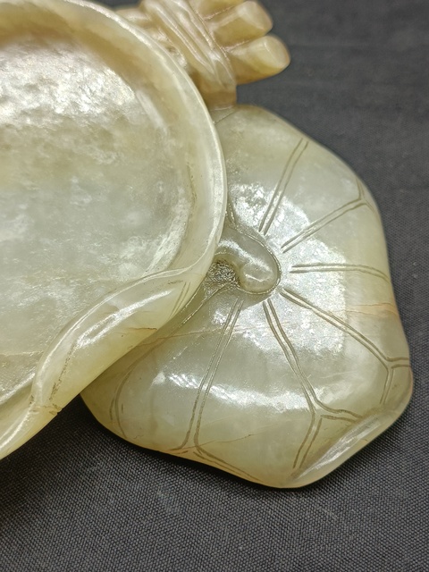 古玩玉器和田玉雕“荷葉形”筆洗真品鑒賞圖