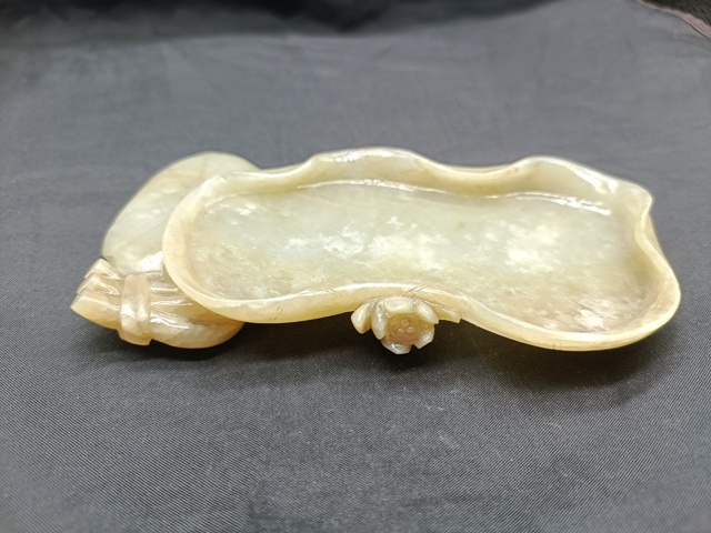 古玩玉器和田玉雕“荷葉形”筆洗真品鑒賞圖