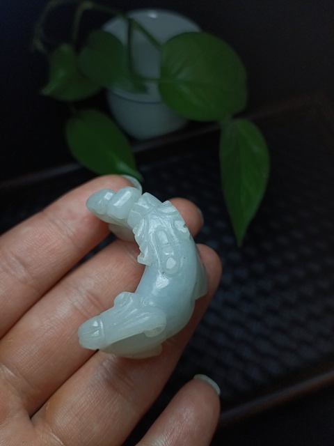 古玩玉器清末民初翡翠雕“瑞獸”把件拍賣,當(dāng)前價(jià)格7500元