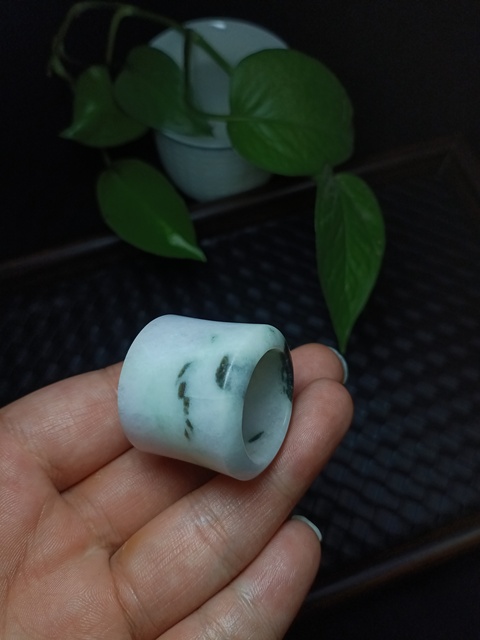 古玩玉器極美清代翡翠雕“素紋扳指”拍賣,當(dāng)前價格7800元