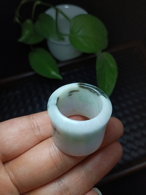 古玩玉器極美清代翡翠雕“素紋扳指”拍賣,當(dāng)前價格7800元