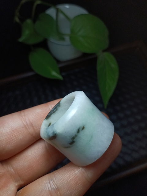 古玩玉器極美清代翡翠雕“素紋扳指”拍賣,當(dāng)前價格7800元