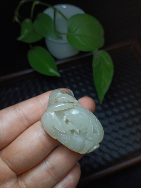 古玩玉器老料新改和田玉雕“連年有余”掛件拍賣,當前價格1500元