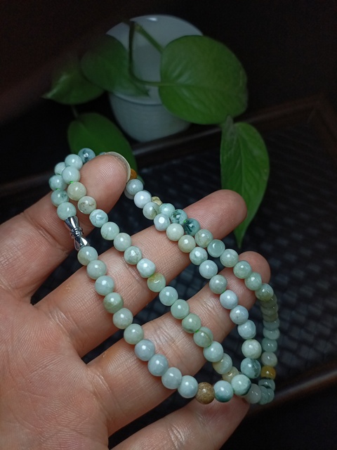 古玩玉器(放漏,不比價格比質(zhì)量!)有年份的天然翡翠珠串項鏈拍賣,當(dāng)前價格1800元
