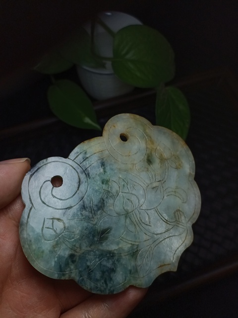 古玩玉器(放漏大個的)清代翡翠雕“如意鎖佩”拍賣,當前價格4800元