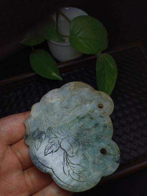 古玩玉器(放漏大個的)清代翡翠雕“如意鎖佩”拍賣,當前價格4800元