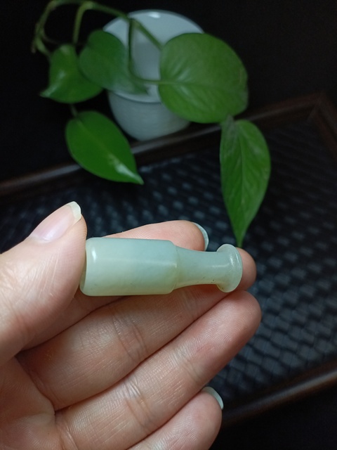 古玩玉器(撿漏了)白潤的清代和田白玉雕“素紋煙嘴”拍賣,當前價格1500元