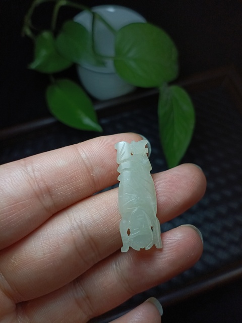 古玩玉器(放漏,不比價格比質量!)清代和田白玉雕“人物花片”拍賣,當前價格688元