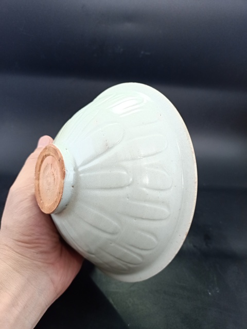 古玩陶瓷青白釉內劃萱草外刻仰蓮紋碗真品鑒賞圖