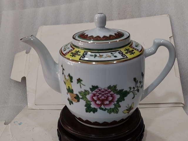 古玩陶瓷粉彩三多紋茶壺真品鑒賞圖
