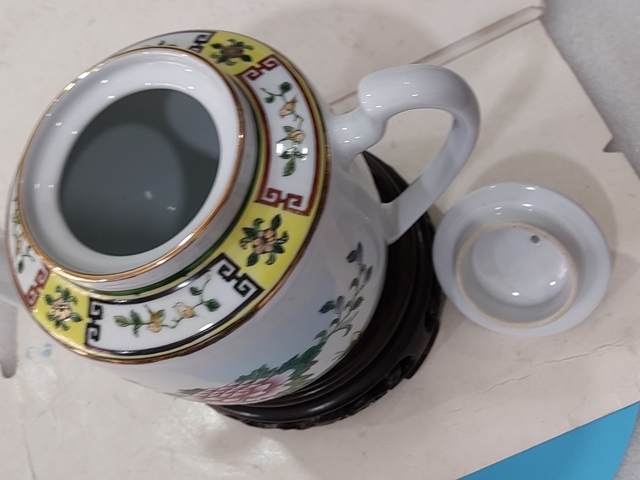 古玩陶瓷粉彩三多紋茶壺真品鑒賞圖