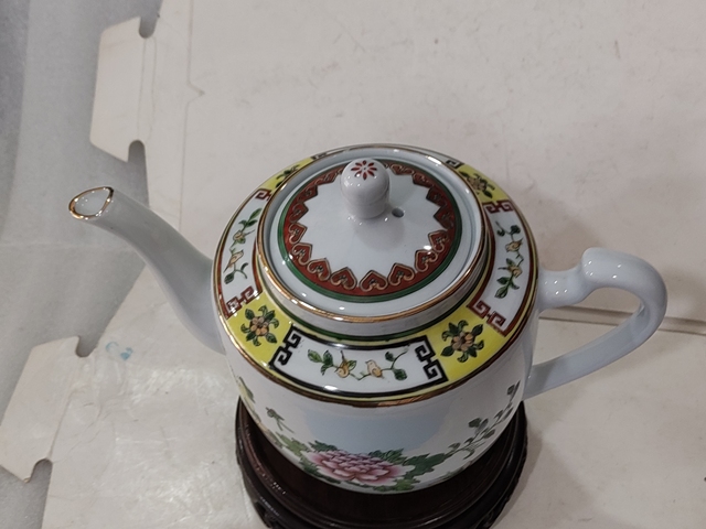 古玩陶瓷粉彩三多紋茶壺真品鑒賞圖