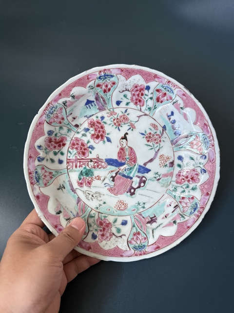 古玩陶瓷仕女紋粉彩盤真品鑒賞圖