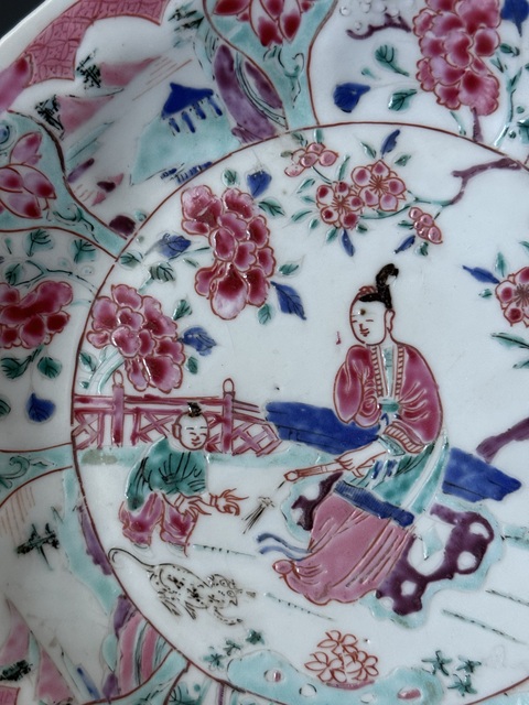 古玩陶瓷仕女紋粉彩盤真品鑒賞圖