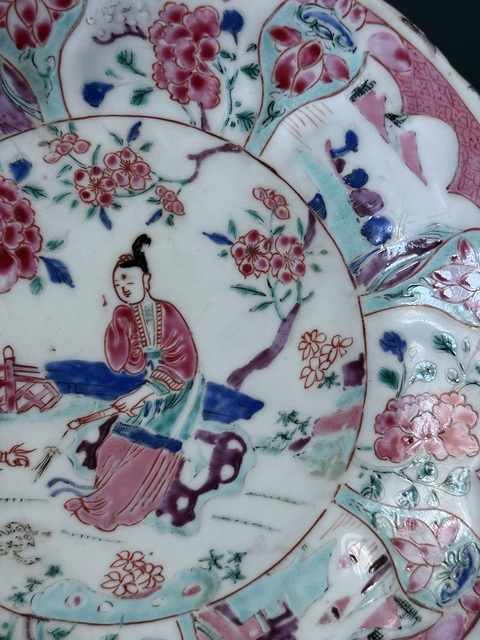 古玩陶瓷仕女紋粉彩盤真品鑒賞圖